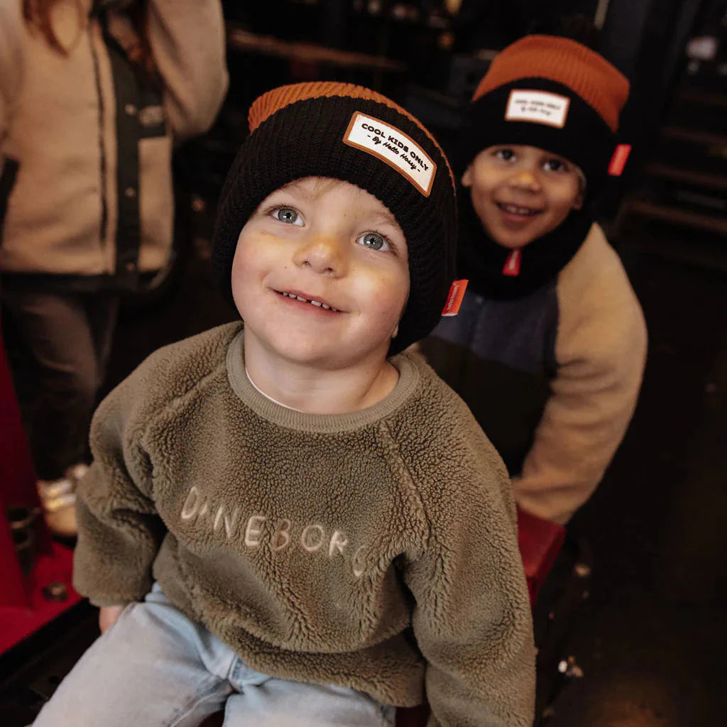 muts hello hossy pompon bruin zwart block blacky