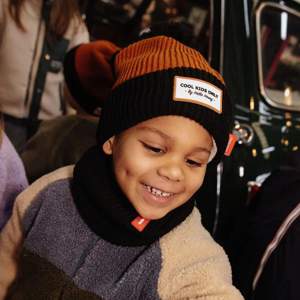 muts hello hossy pompon bruin zwart block blacky